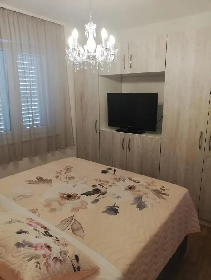 Apartments Vini Seget Donji Croatia