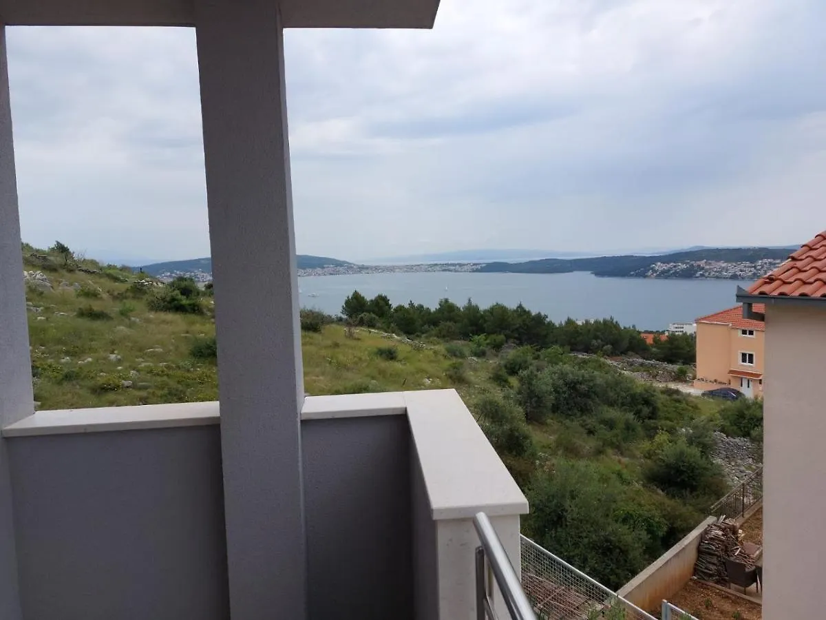 Apartments Vini Seget Donji