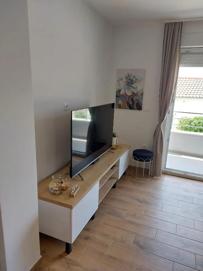 Apartments Vini Seget Donji