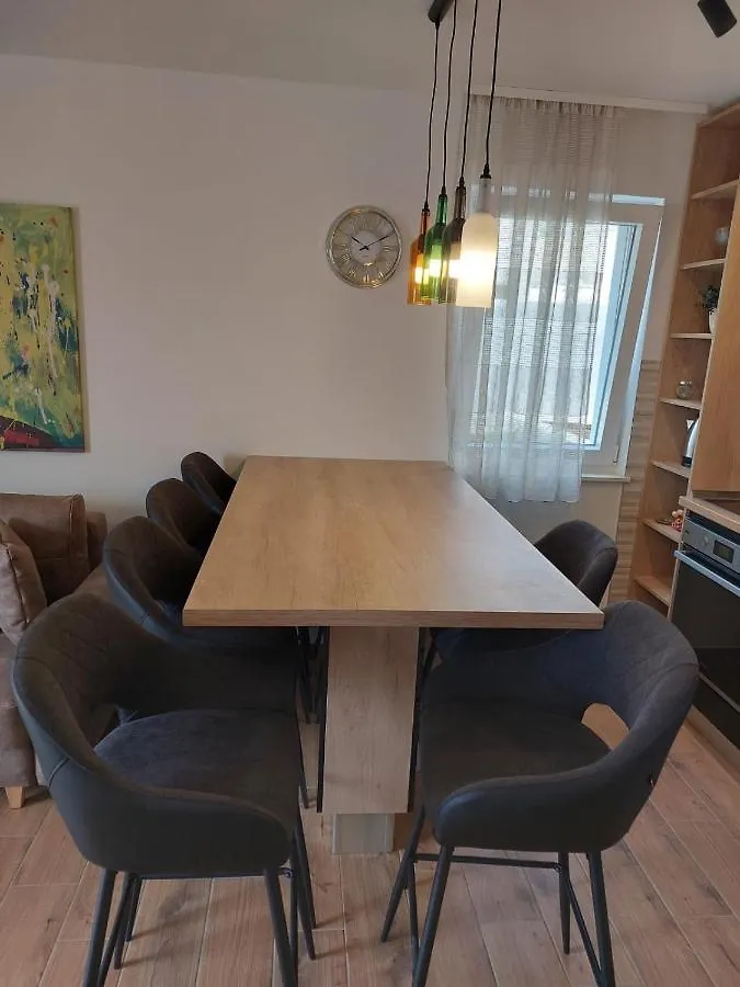 Apartments Vini Seget Donji