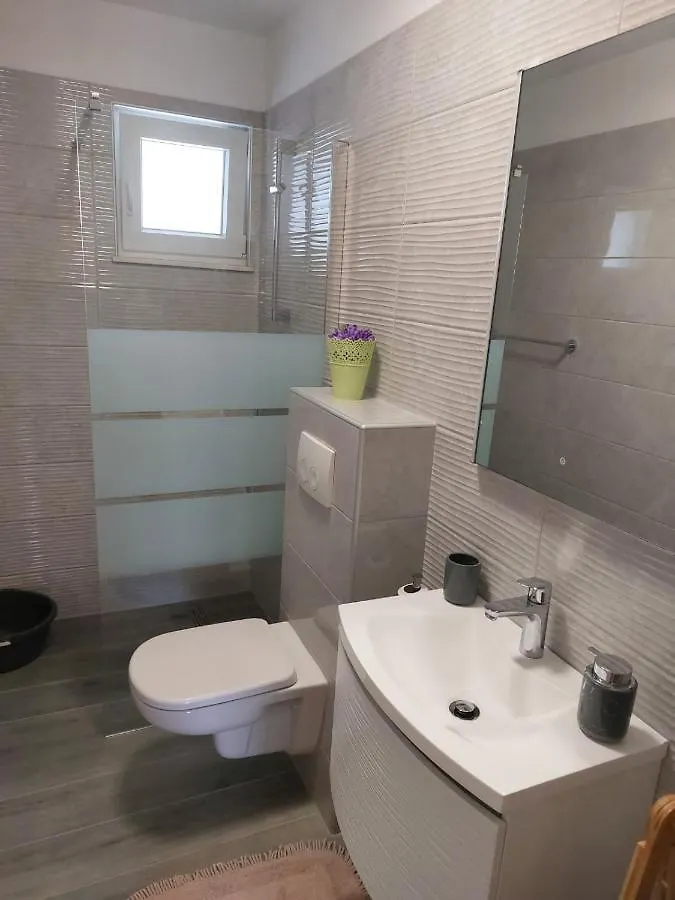 Apartments Vini Seget Donji 0*,