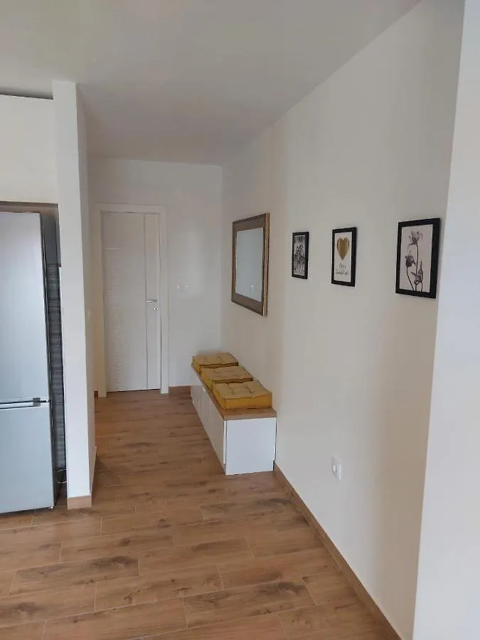 Apartments Vini Seget Donji