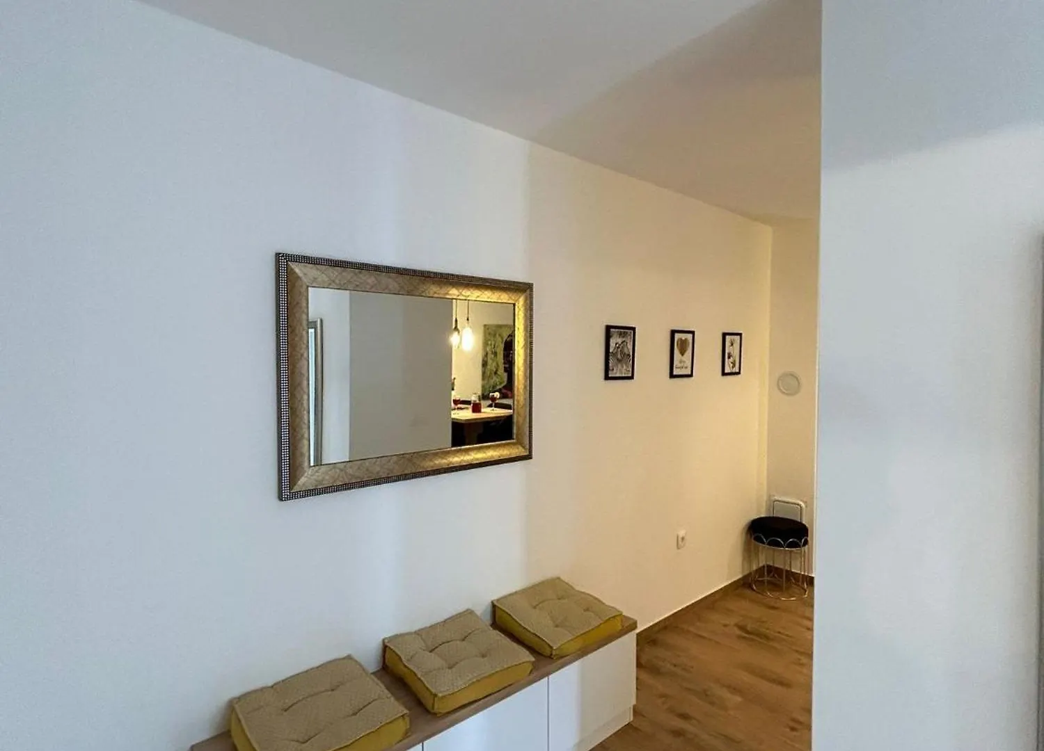 Apartments Vini Seget Donji