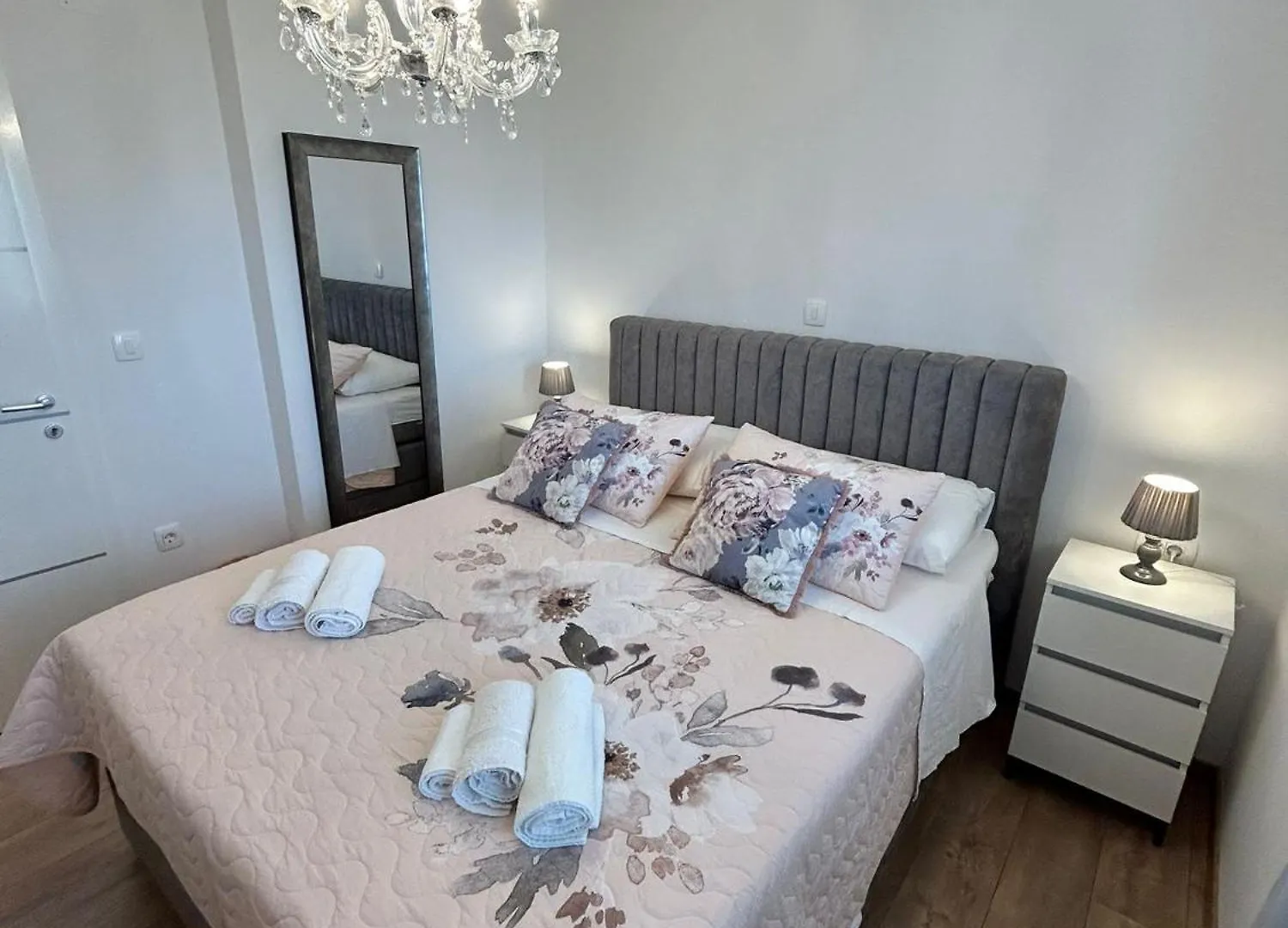 Apartments Vini Seget Donji