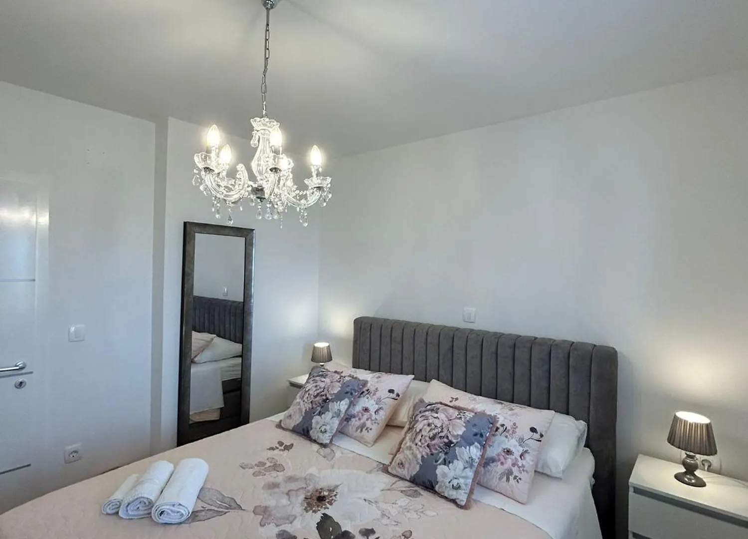 Apartments Vini Seget Donji