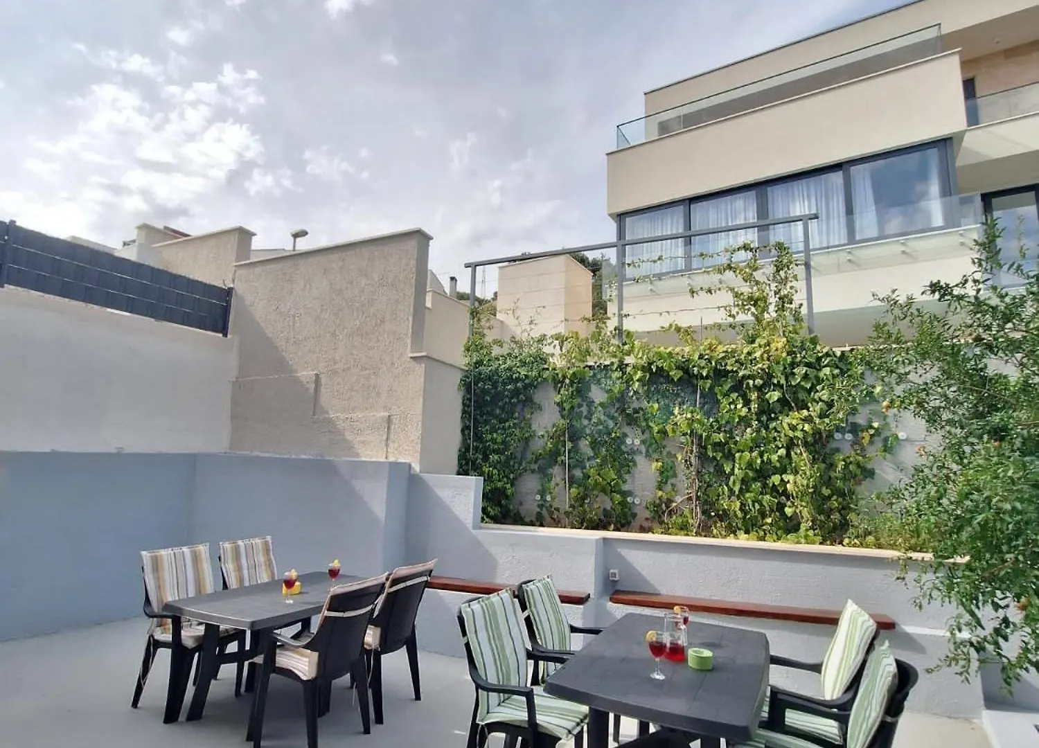 Apartments Vini Seget Donji