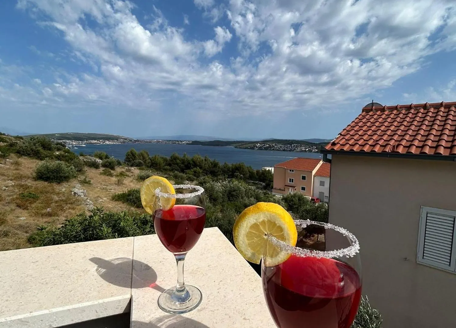 Apartments Vini Seget Donji